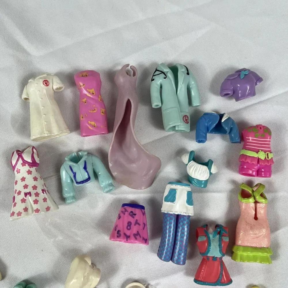 Polly Pocket Dolls & Clothes Lot Dresses Shoes Purses Shirts Pants Outfits‎